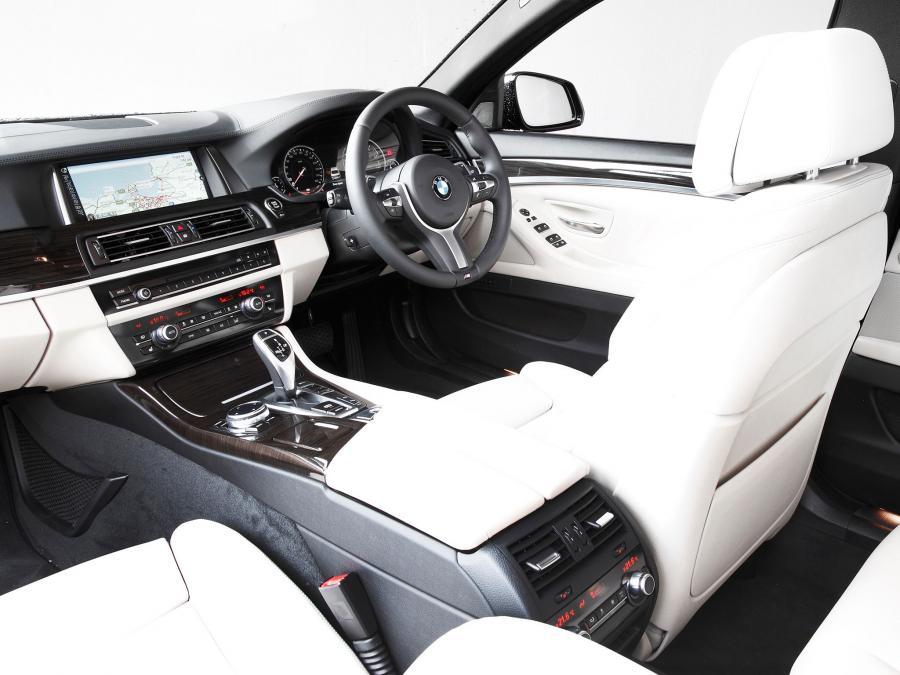  BMW 550i Sedan M Sport Package 2013 года  (AU) (фото 4 из 14)